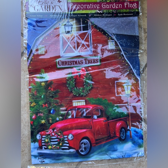 Ella's Garden NWT Red Truck Christmas Garden Flag - Picture 1 of 2